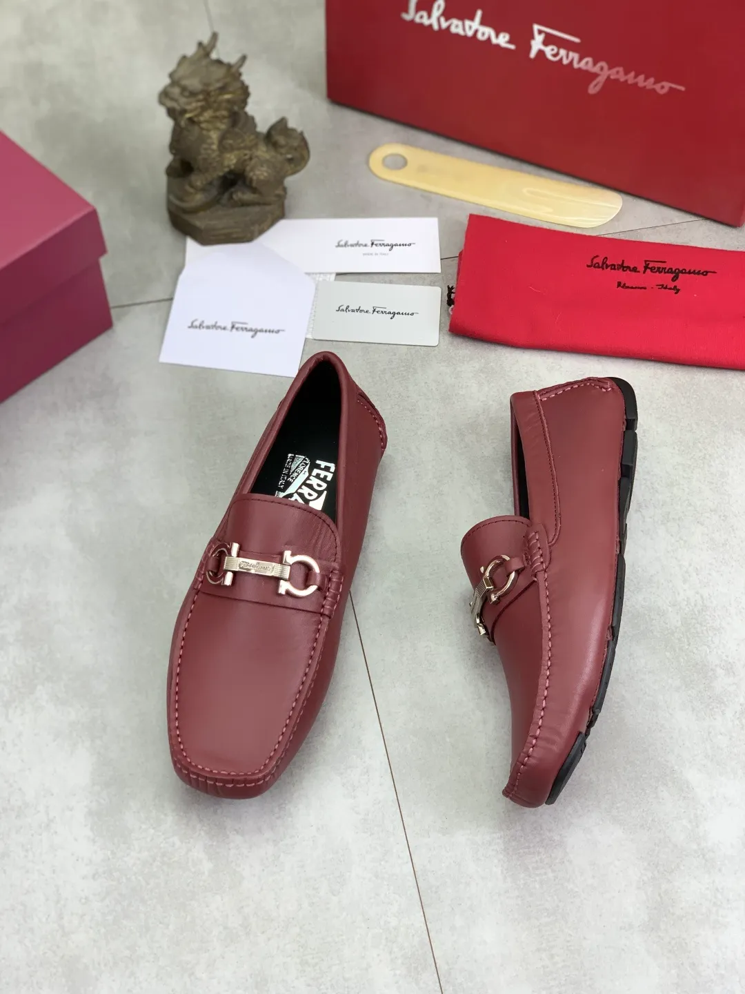 Men's shoes 💰P542 New model, high quality [Ferragamo/Ferragamo] Latest lazy slip-on shoes Original imported calfskin, imported cowhide lining + original luxury metal buckle + original combination outsole Comparison without pressure Code number: 38-45
